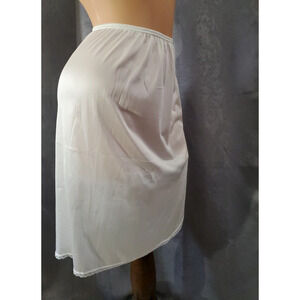USA VTG VASSARETTE Half Slip Skirt WHITE SATIN NYLON Lingerie WOMEN'S SMALL